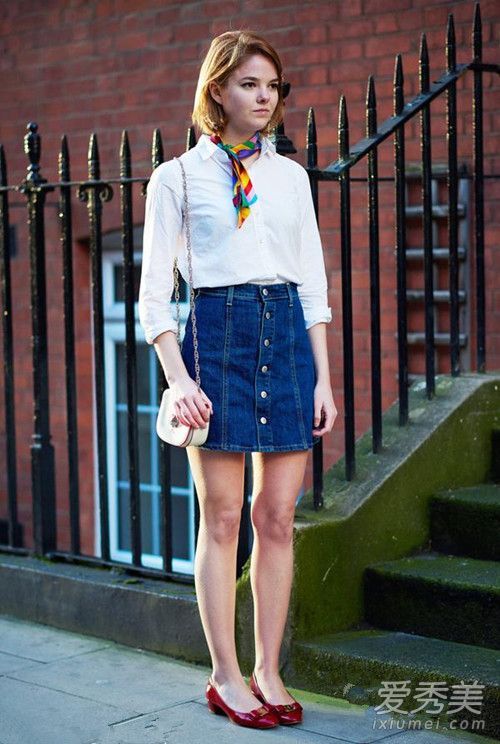 纽扣裙真百搭各种夹克衫都容易穿