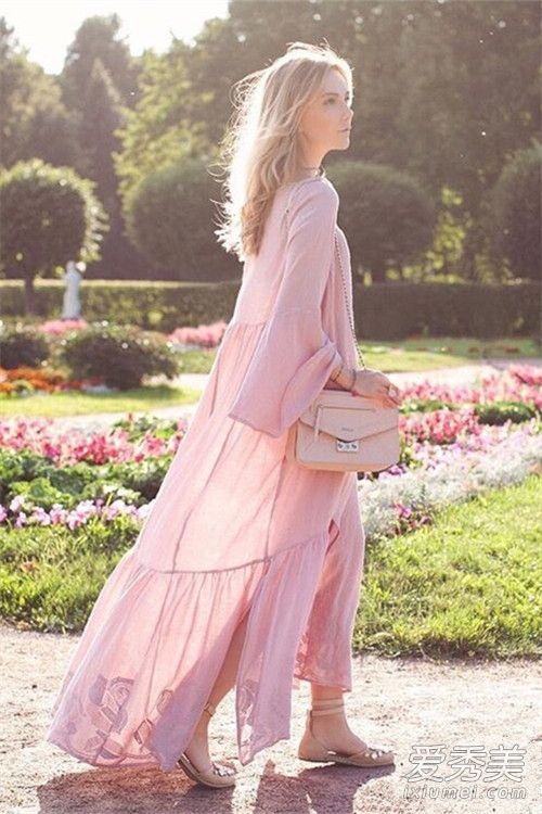 初秋的衣服保存了尚波学习时的美丽。