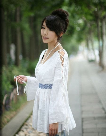 不同款式的连衣裙显瘦成为秋天的公主