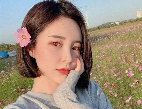 头发少的方脸适合什么发型?