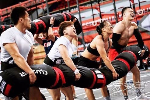 锐步锐步(Reebok reebok)的新配色CrossFit训练设备大出风头,挑战自我,充分展示运动精神。