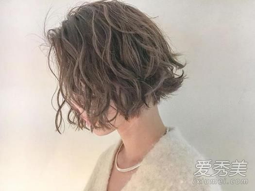 韩版小波浪卷发5分钟内看起来不错!