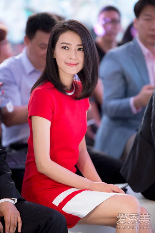 这件衣服可以改期穿。不要匆忙把它收起来。