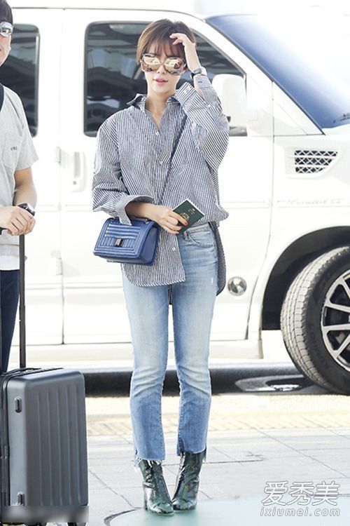 带有智能新鲜感的垂直条纹衬衫