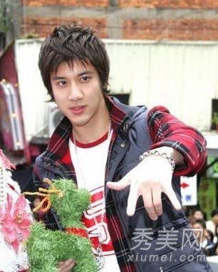 偶像男明星展示长脸最适合发型