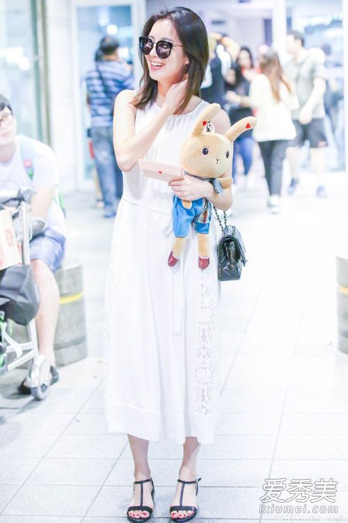 女神喜欢白色的衣服，仙女和纯洁。