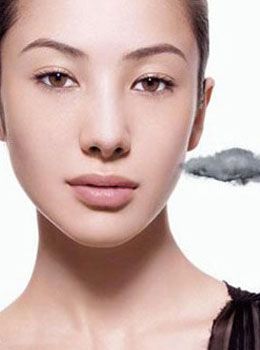 五个动作让你瞬间抚平眼睛周围的皱纹。