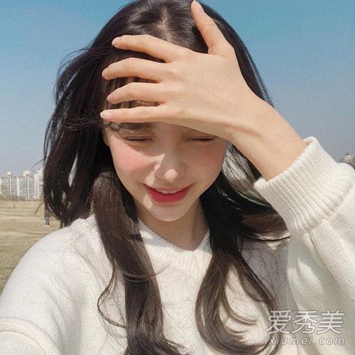 方下巴适合戴头发吗?圆脸女孩适合扎头发还是戴头发?