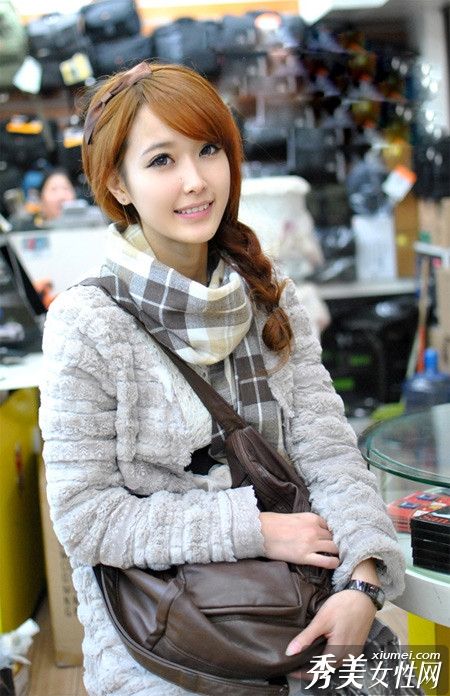 Sweet是一款时尚的冬季服装，女人们非常喜欢它。