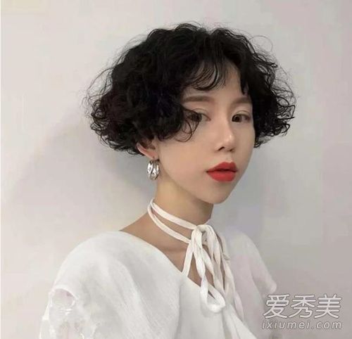 哪些发型看起来容易让人看起来老,哪些女孩适合留刘海