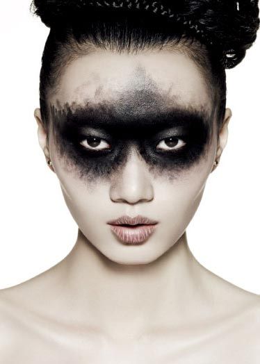 两种纯粹的黑白主流反叛妆