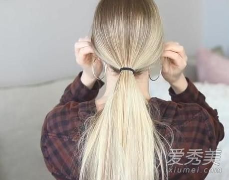 在夏季发型中，有100种方法可以把你的长发编成辫子。