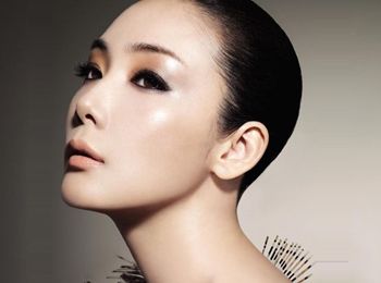 VIDI·VICI在崔智友為2009秋冬打造閃亮妝容