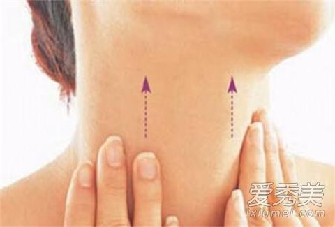 如果脖子上有個脖子紋身呢？我會教你一些解決頸部皺紋的技巧。