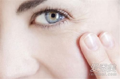 如何消除眼睛周围的细纹？你应该记住这些要点。