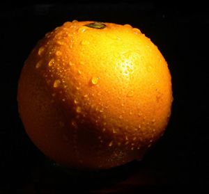 冬天吃葡萄柚可以美白和美化皮膚。