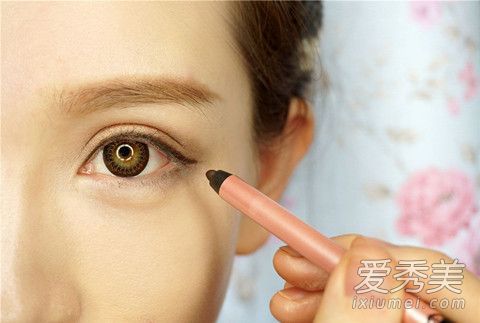 如何使用眼線筆眼線筆和眼線筆的區別