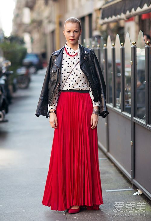 這條紅色的裙子和時尚博客上的哪個外套相配