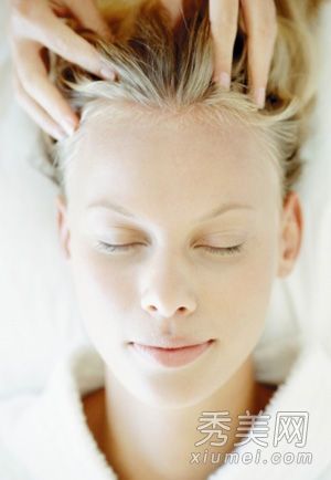 你洗頭時，頭發的質量會下降。正確護發的4個技巧