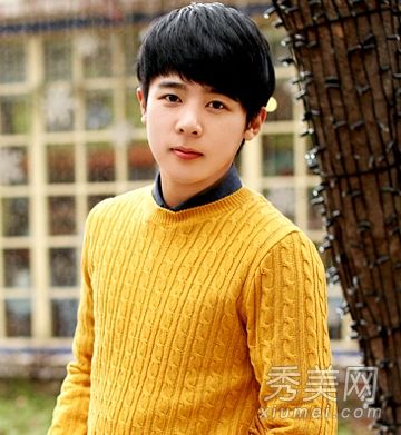2014年，韩国最红的男孩留着短发，非常英俊。
