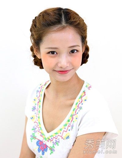 时尚韩国辫子发式3辫子发带方法