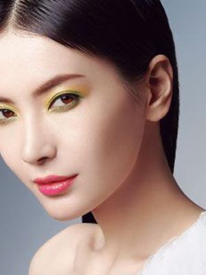 創造2010三維彩妝的化妝步驟