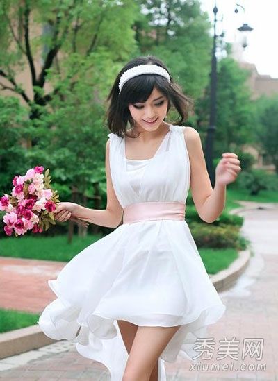 雪紡裙子是今年夏天最流行的裙子。