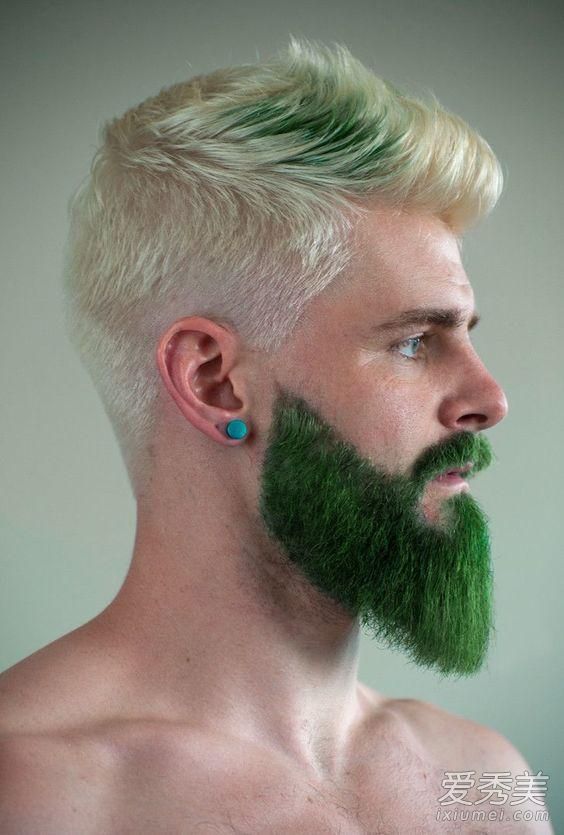 2017年，流行的颜色终于被收集起来，但是男人用它来染胡子！