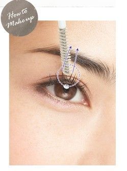新的7步刷睫毛方法有全電動眼睛。
