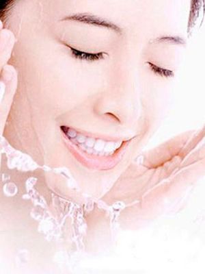 四种类型的洗面奶会让你的皮肤变老。