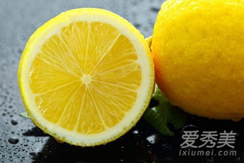 用檸檬洗臉的正確方法:檸檬洗臉的功效和功能