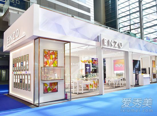 恩佐的新形象出现在深圳珠宝展上，首次打开了全国联盟业务