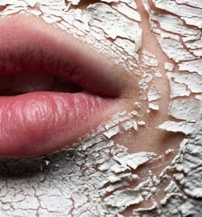吸引嘴唇讓嘴唇變得嬌嫩的7個技巧