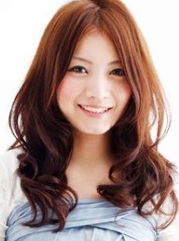 日本将在约会中选择温柔可爱的发型