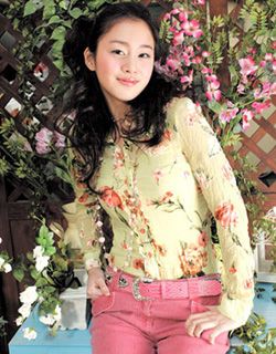 韩国女演员金泰熙在夏天最有魅力
