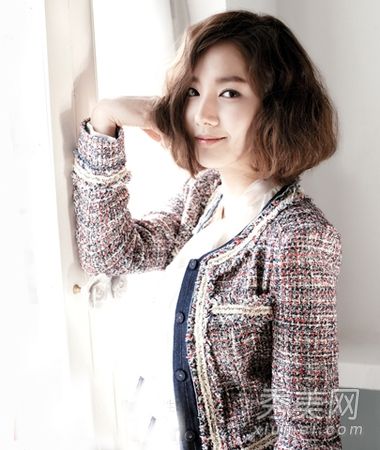 长脸MM喜欢韩式短发，可以烫发、提神、延年益寿、更能美容。
