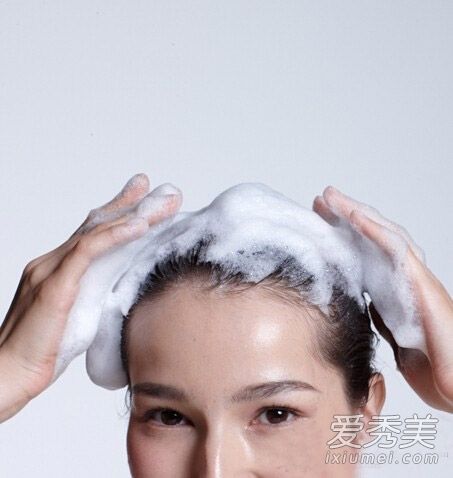 多久洗一次頭最好？不同的頭發質量適合這種情況