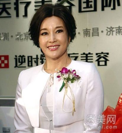刘晓庆进入化妆品行业以降低年龄和扭转化妆品的增长