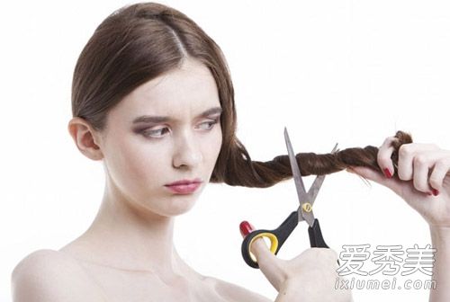 不要再做这7件事了。它真的会伤害你的头发。