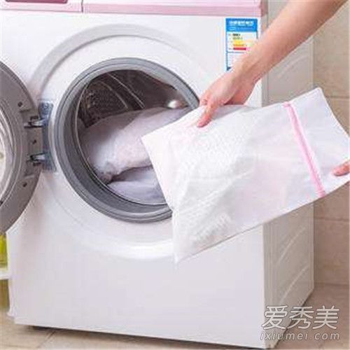 用洗衣机洗内衣的危害用手洗还是用机器洗内衣更好？
