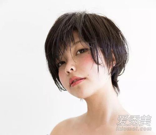 2019春夏流行的发型并不火辣，但没有染成日本系的新鲜黑发