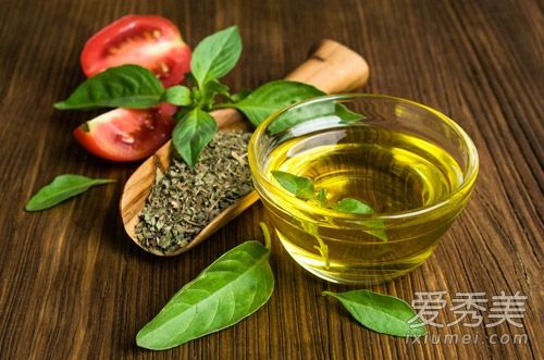 如何使用橄欖油保護頭發