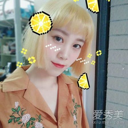 2019年流行的珍珠白头发彩色图片显示,没有漂白的白色不适合黄色皮肤。
