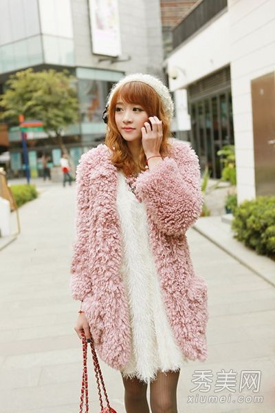 初冬时，小资产阶级的美丽气质使她远离了家。