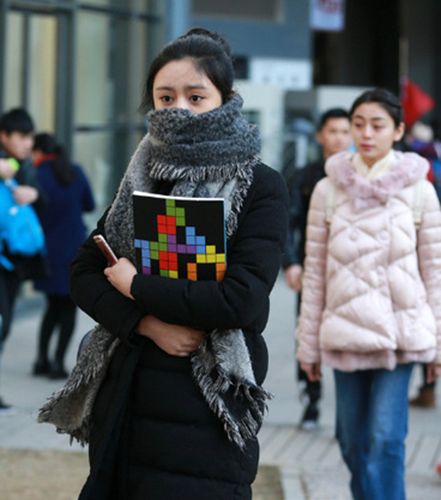 “艺术试妆”广告满天飞美女靠假面