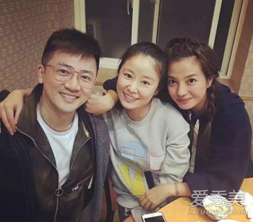 赵薇林心如朴素而年轻的发型是一个很大的帮助!