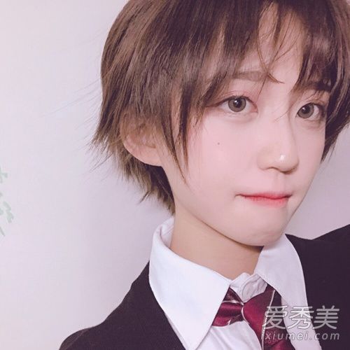 什么样的人可以把头发剪短以不显示他的年龄?他怎么补救呢?