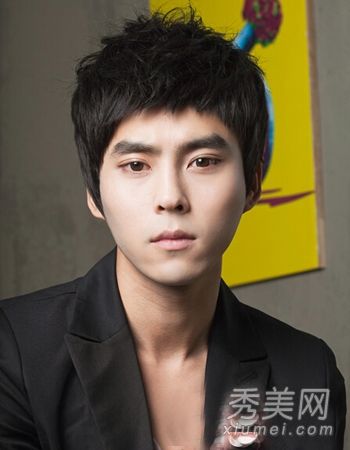 流行的韩国男孩时尚帅气的发型值得参考