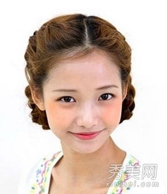 最流行的韩式三种辫子打结方法