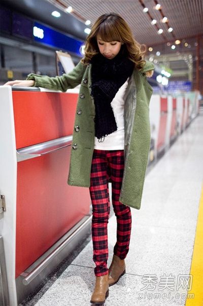 充满零用现金味道的10号冬装乔拿着爱不释手